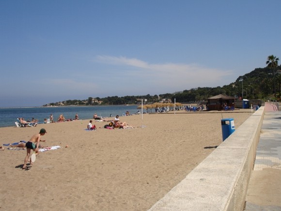 Apartments in Denia near the beach - CLICK FOR LARGER IMAGE, scroll down this page for more pictures